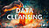 Data Cleansing, die Hand einer Person, die einen orangen Datenwürfel abstaubt