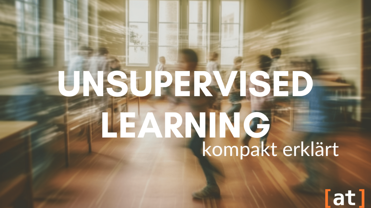 Unsupervised Machine Learning Unsupervised Learning: kompakt erklärt, Kinder, die in einem Klassenzimmer durcheinander rennen