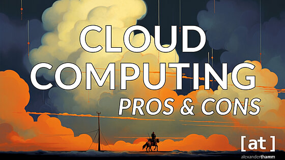 Vor- & Nachteile Cloud Computing, ein breites Wolkenfeld in der Abendsonnen, im Vordergrund eine weite Landschaft