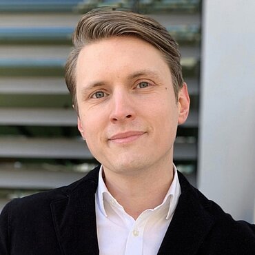 Dr. Marc Feldmann Dr. Marc Feldmann