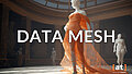 Data Mesh eine Einführung, eine weibliche Plastik, mit einem orangen Netzstoff bekleidet