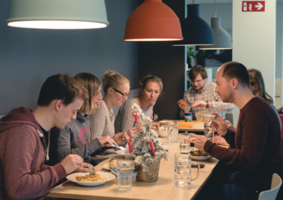 eating together in the coworking space munich