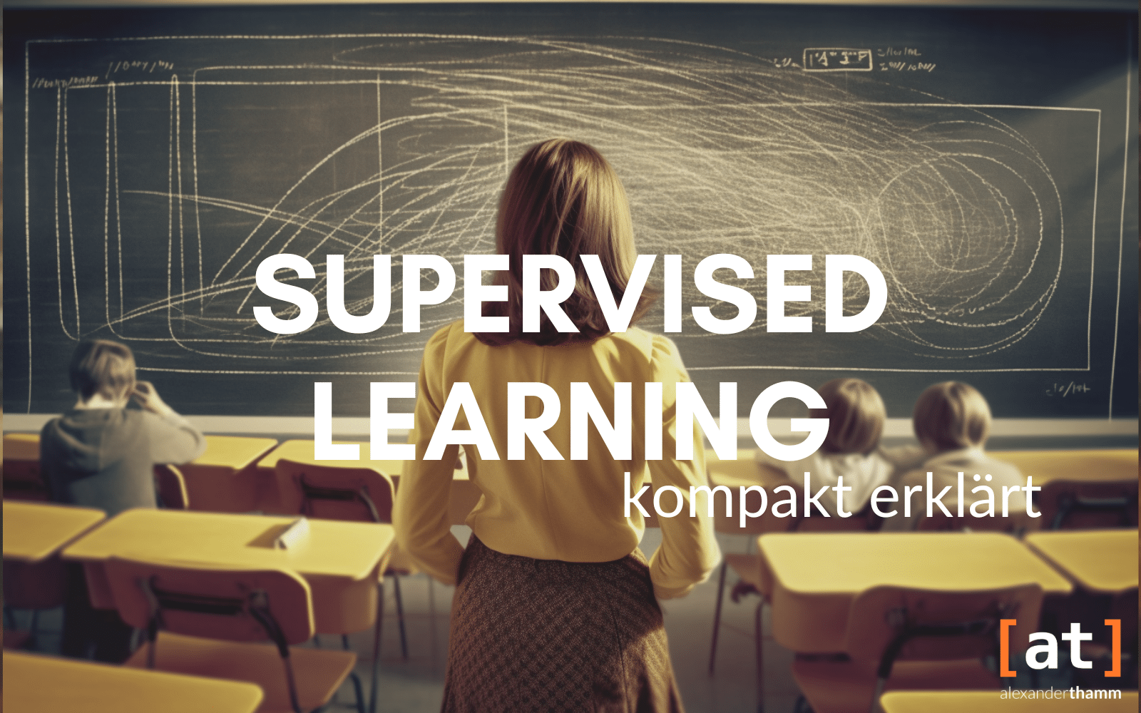 Aprendizaje supervisado: explicado de forma compacta, el profesor frente a su clase y la pizarra